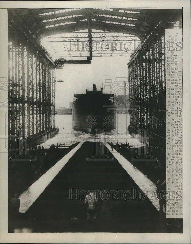 1950 Press Photo The Atlantic Seman, World&#39;s Largest Tanker on Delaware River