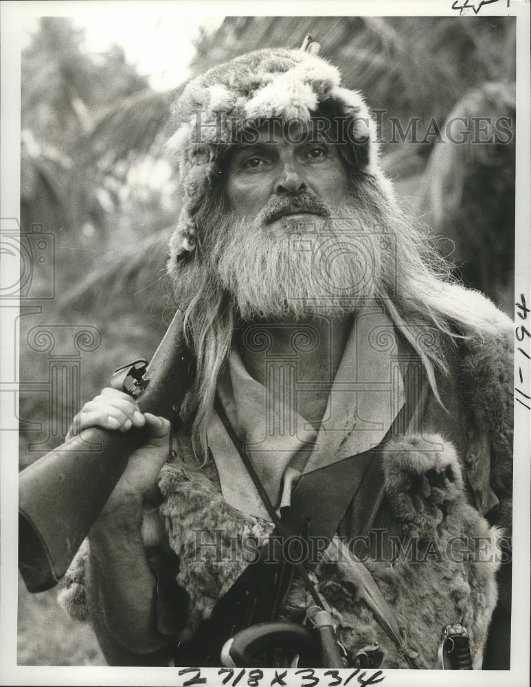1977 Press Photo Stanley Baker Starring in Robinson Crusoe - nox04678