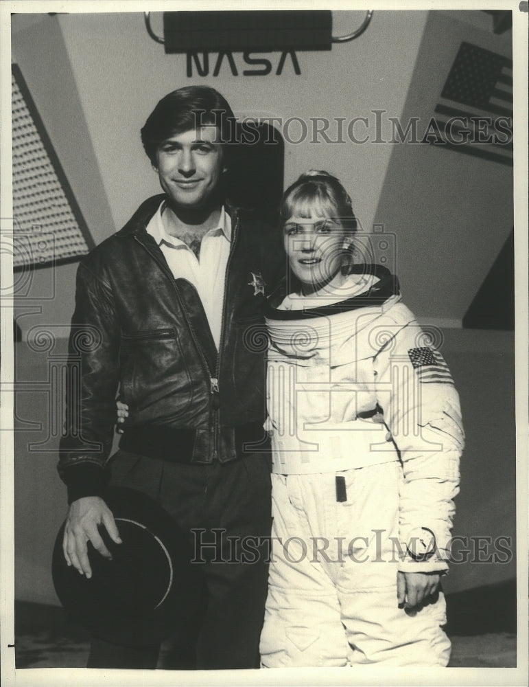 1984 Press Photo Alec Baldwin &amp; Ann Gillespie in The Sheriff and the Astronaut- Historic Images