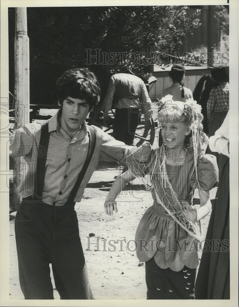 1981 Press Photo Allison Balson &amp; Matthew Laborteaux in Movie Scene - nox04719- Historic Images