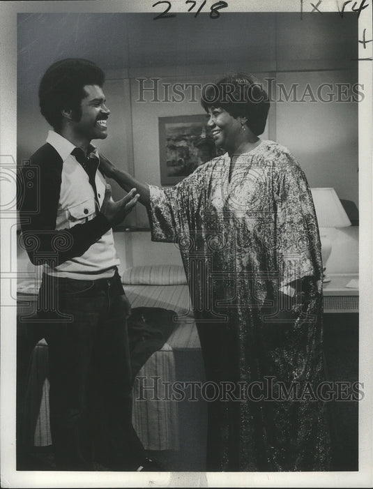 1977 Press Photo Ted Lange and Pearl Bailey on The Love Boat - nox04739