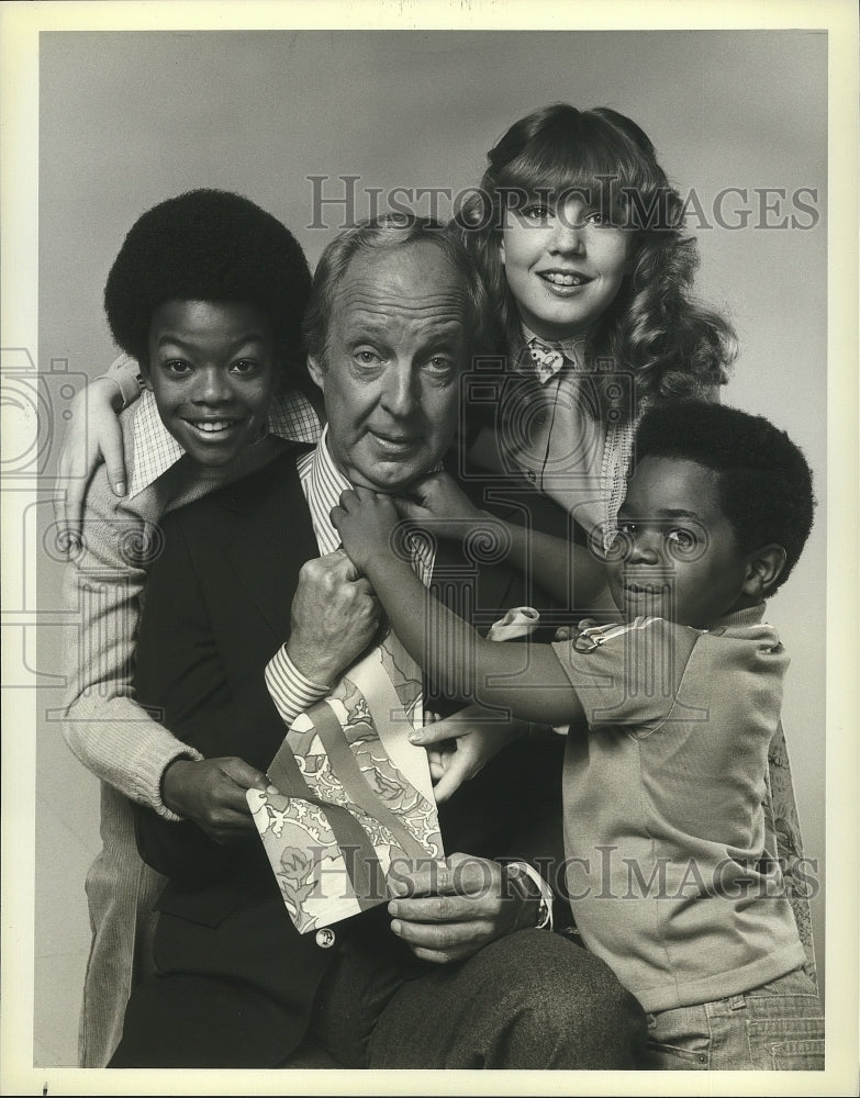 Load image into Gallery viewer, 1979 Press Photo Kids in the Cast of Diff'rent Strokes Give Conrad Bain a Tie
