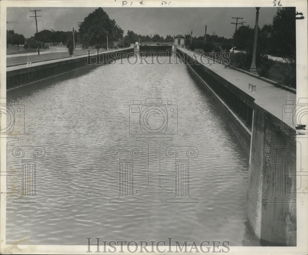 1951 Press Photo Bayou St. John lock provides protection if lake waters get high- Historic Images