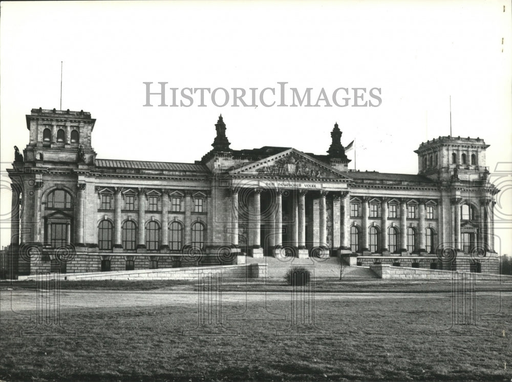 1969 Press Photo Reichstag, old German Parliament's restored facade, West Berlin