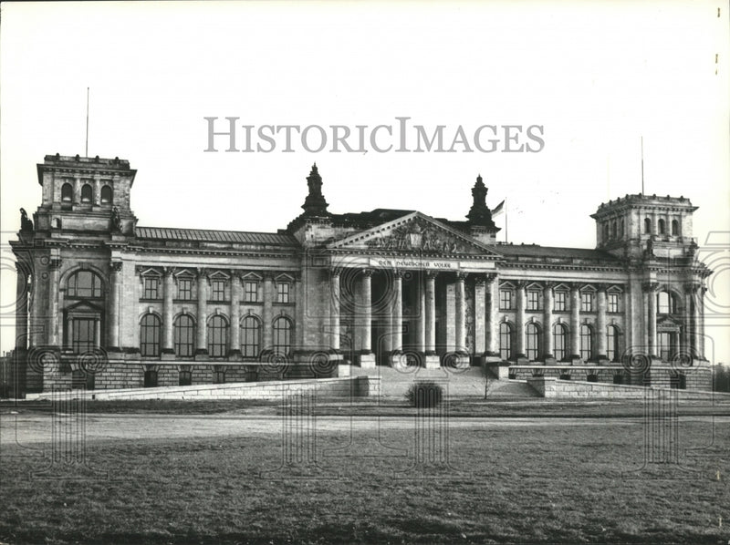 Load image into Gallery viewer, 1969 Press Photo Reichstag, old German Parliament's restored facade, West Berlin

