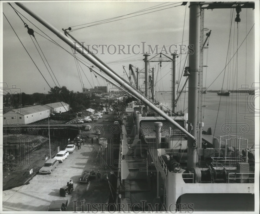 1965 Press Photo The M/V Belmar unloads some of the cars it has transported