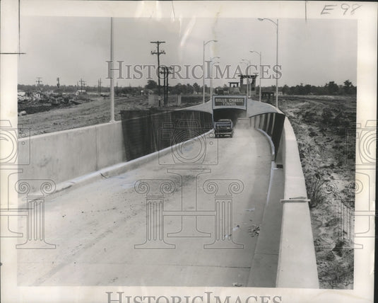 1955 Press Photo Worker's Truck heads into the 800-foot-long Belle Chasse Tunnel
