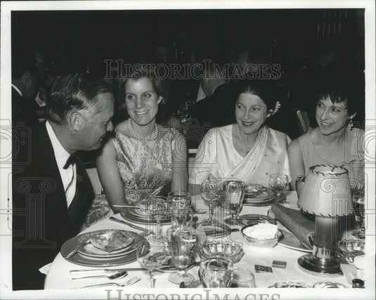 1967 Press Photo J. Thomas Campbell & wives of dignitaries, Silver Quill Dinner