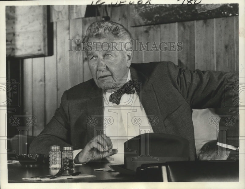 Load image into Gallery viewer, 1973 Press Photo Ralph Bellamy - "Owen Marshall, Counselor at Law"-"Once a Lion"
