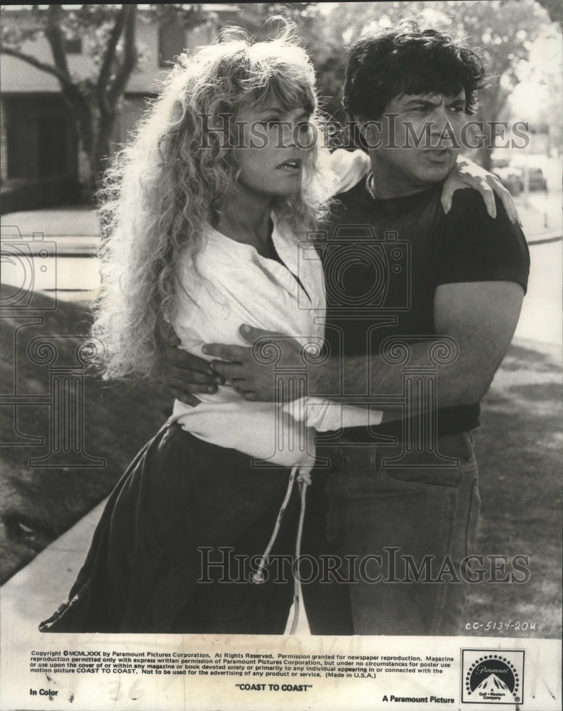 Load image into Gallery viewer, 1980 Press Photo Dyan Cannon and Robert Blake in "Coast to Coast" - nox06140
