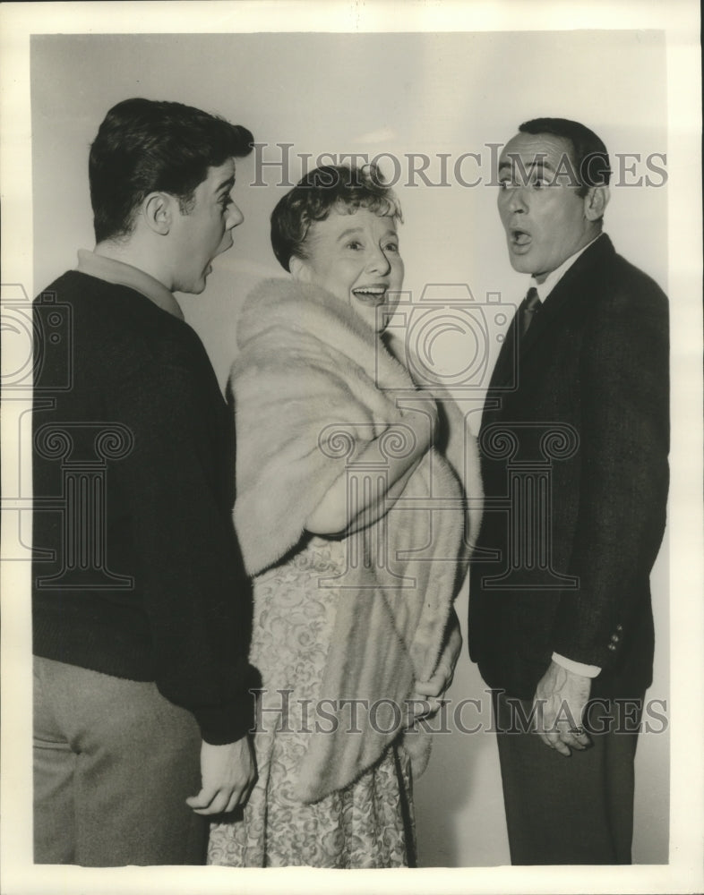 Load image into Gallery viewer, 1961 Press Photo Joey Bishop, Warren Berlinger, Madge Blake-The Joey Bishop Show
