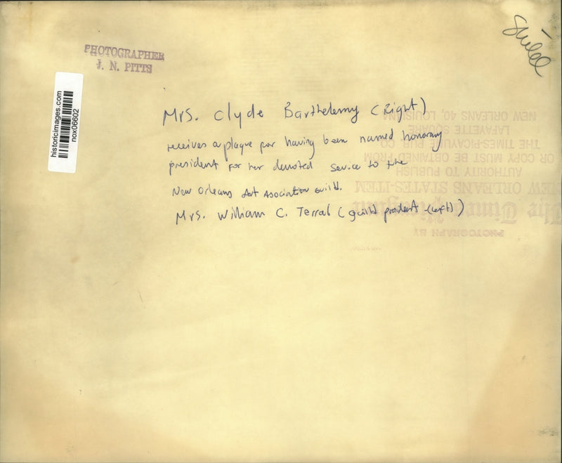 Load image into Gallery viewer, Press Photo Mrs. Clyde Barthelemy honored by Mrs. William C. Terral for service
