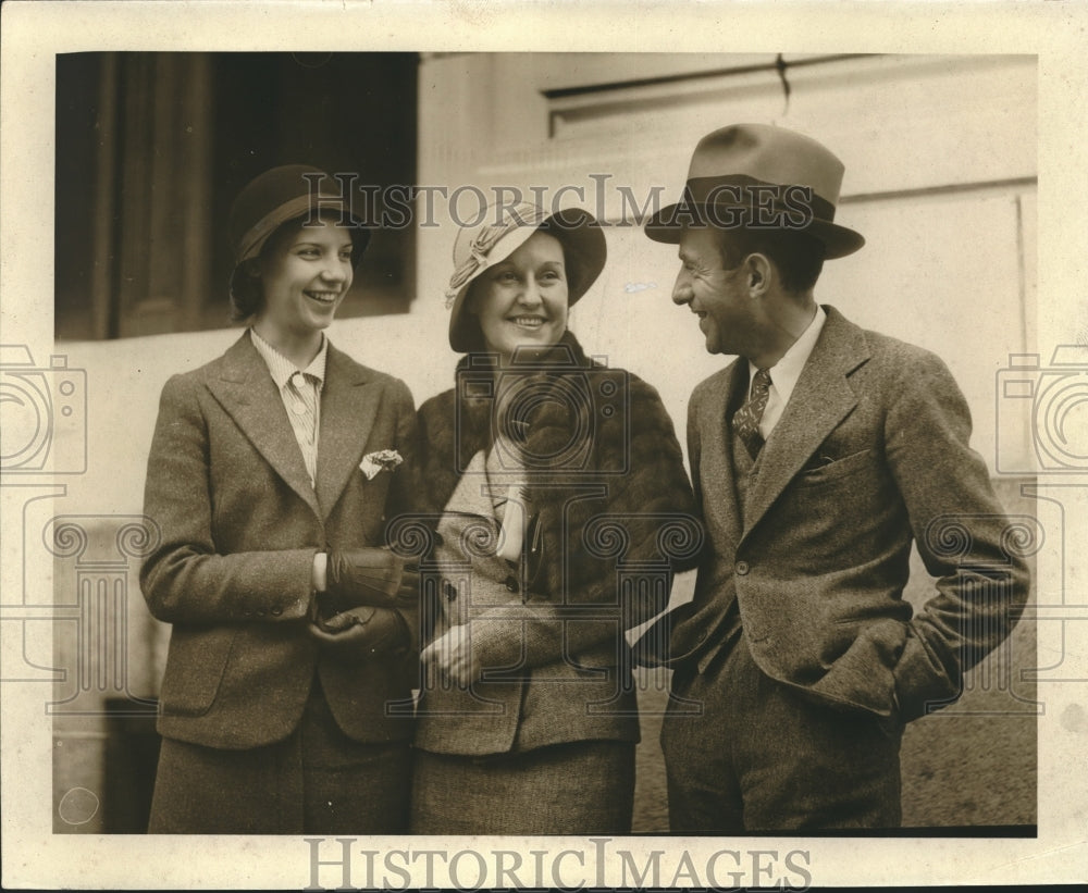 1933 Press Photo Hollywood Writers In New Orleans Working on "Bed of Roses"