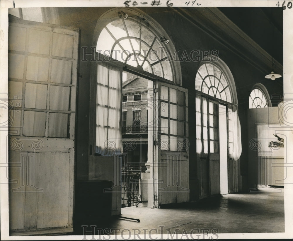 1963 Press Photo Old Doors Fail to Keep out bad weather at the Cabildo
