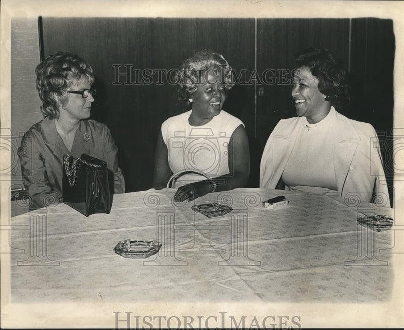Load image into Gallery viewer, 1972 Press Photo Mary Cazalas, Vicki Joseph and Mrs. Louis (Lucille) Armstrong
