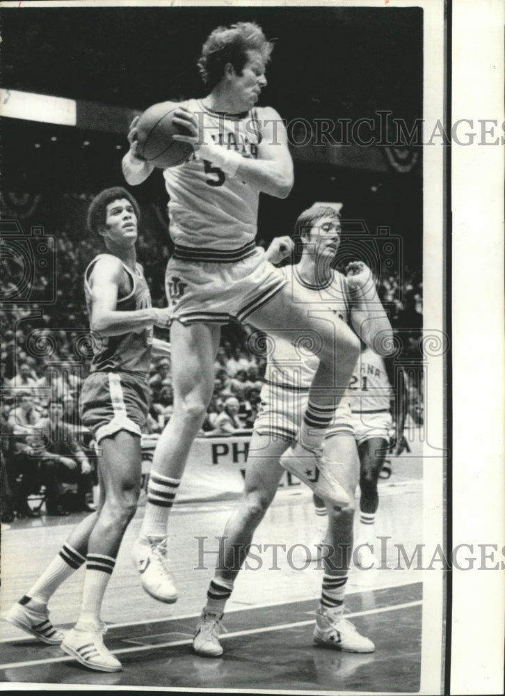 1978 Press Photo Kent Benson, Basketball Player for Indiana, Leaps With Ball