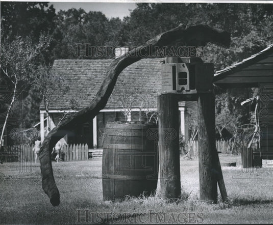 1972 Press Photo Authentic sugar cane crusher; overseer's house in background