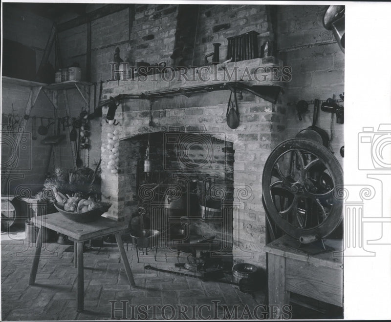 Load image into Gallery viewer, 1972 Press Photo Burden Research Plantation kitchen with iron and copper pots
