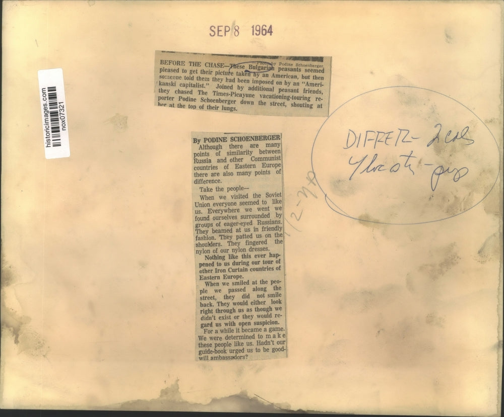 1964 Press Photo Bulgarian Women Peasants Smile for a Picture - nox07321