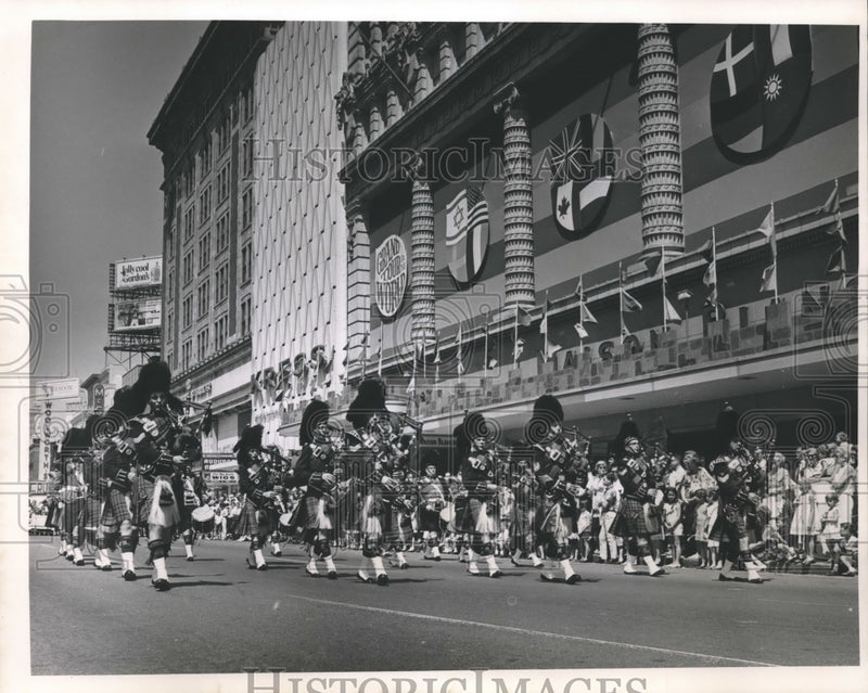 Load image into Gallery viewer, 1967 Press Photo Black Watch Band Performs on Canal Street, New Orleans, LA
