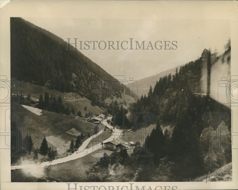 Load image into Gallery viewer, 1943 Press Photo Main route passes through Brenner Pass near Bolzano, Italy
