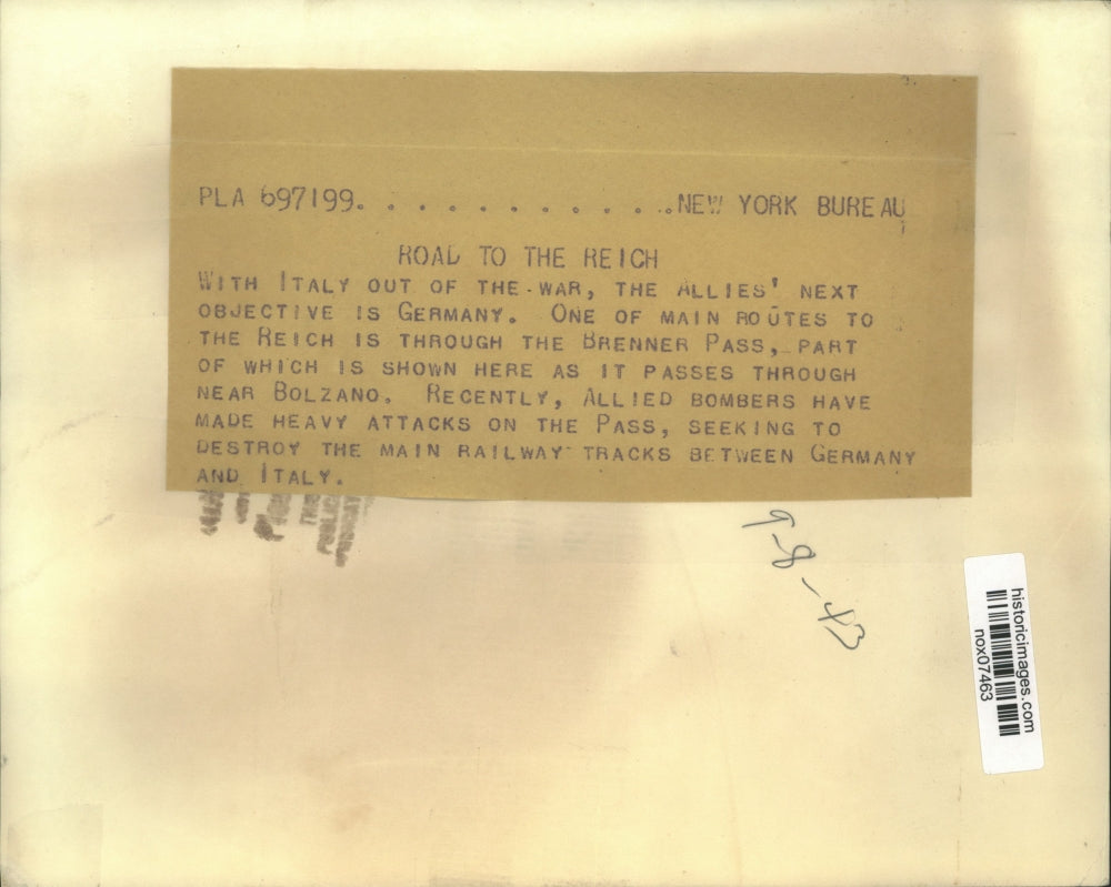 1943 Press Photo Main route passes through Brenner Pass near Bolzano, Italy