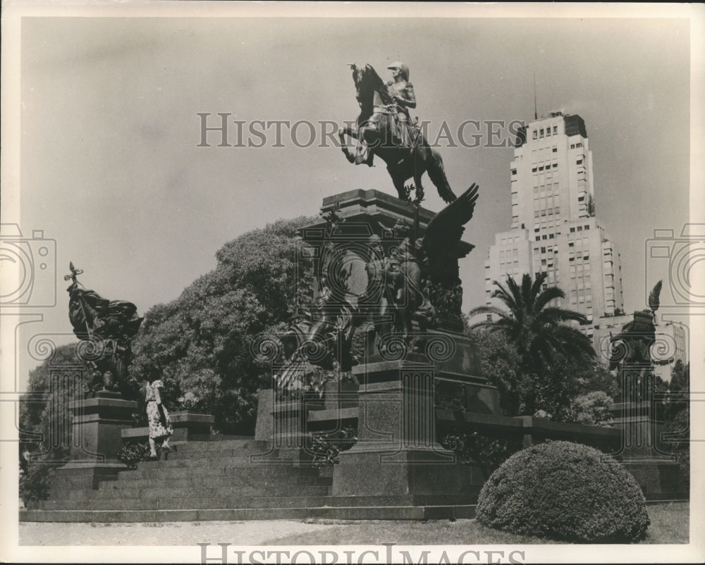 1949 Press Photo Statue of San Martin in Buenos Aires, Argentina - nox07493