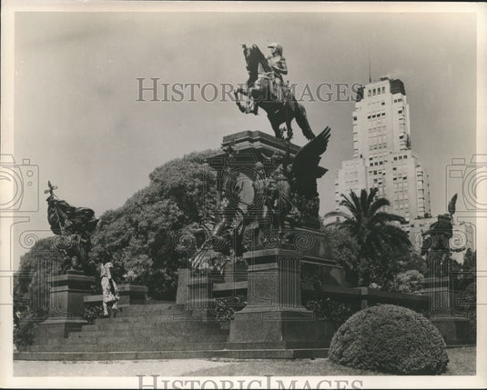 1949 Press Photo Statue of San Martin in Buenos Aires, Argentina - nox07493