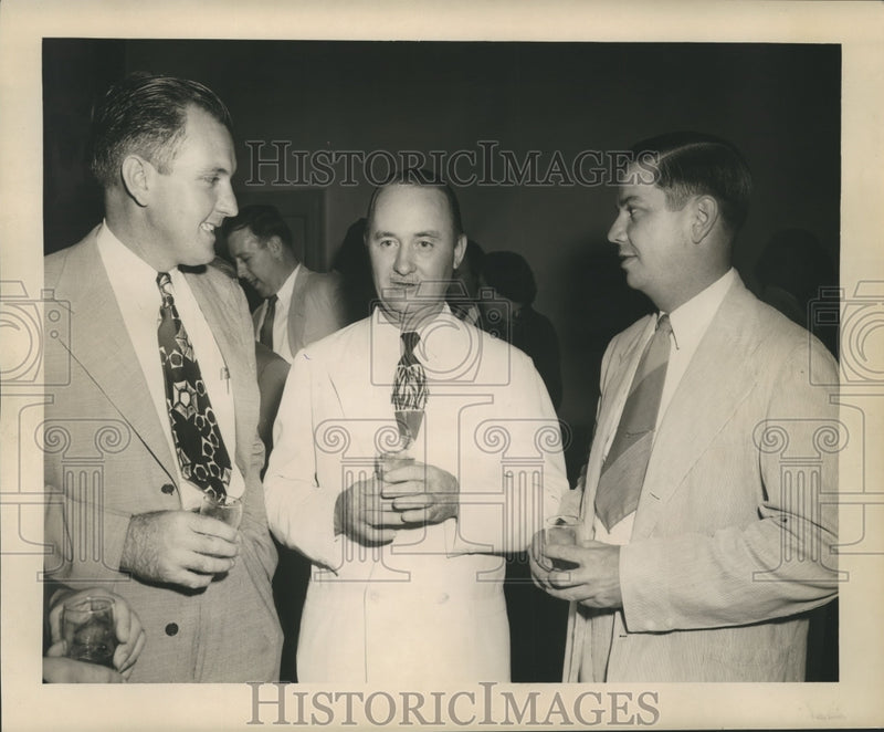 Load image into Gallery viewer, 1949 Press Photo L.X. Lamulle with Clinton Bridgeman and Angus Eason - nox07574
