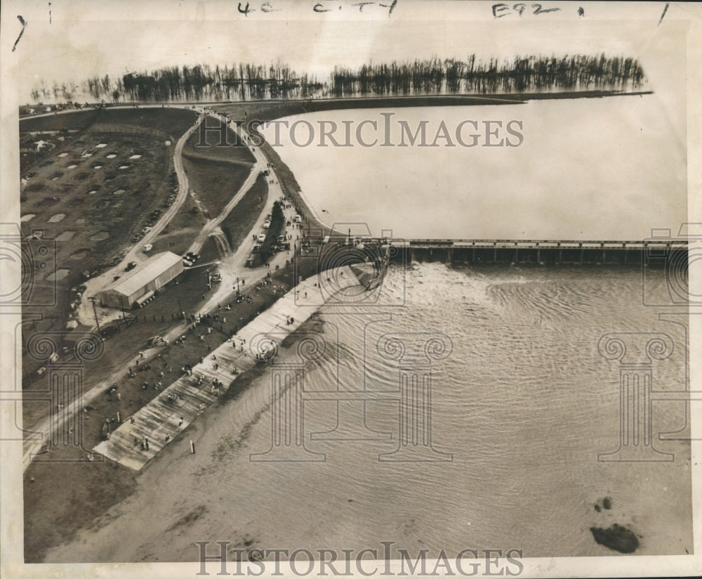 1950 Press Photo Aerial View of Water Leaving Spillway - nox07698