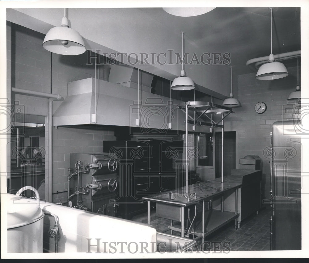 1953 Press Photo Commercial Kitchen To Serve Hot Lunches to Students