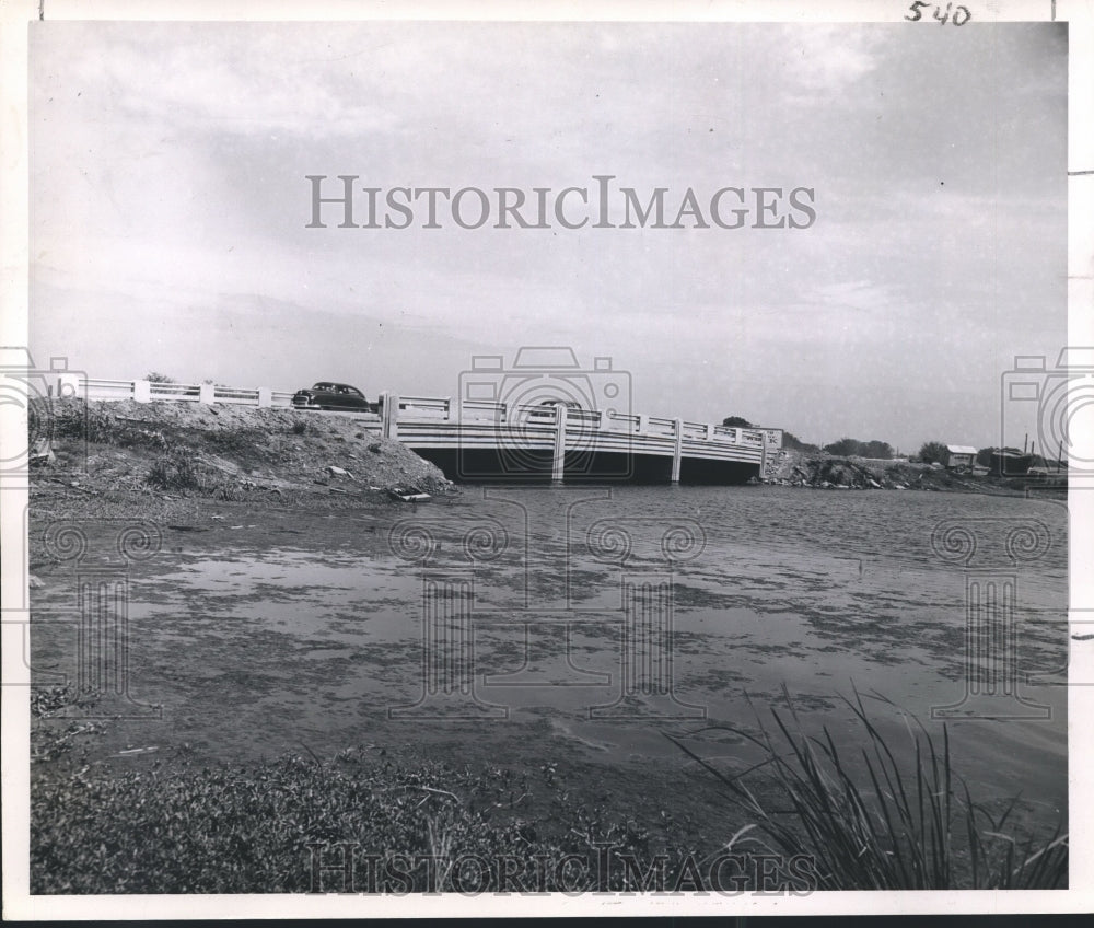 Press Photo Cars crossing Thlard Bridge over Bayou St. John and Mirabeau Ave.
