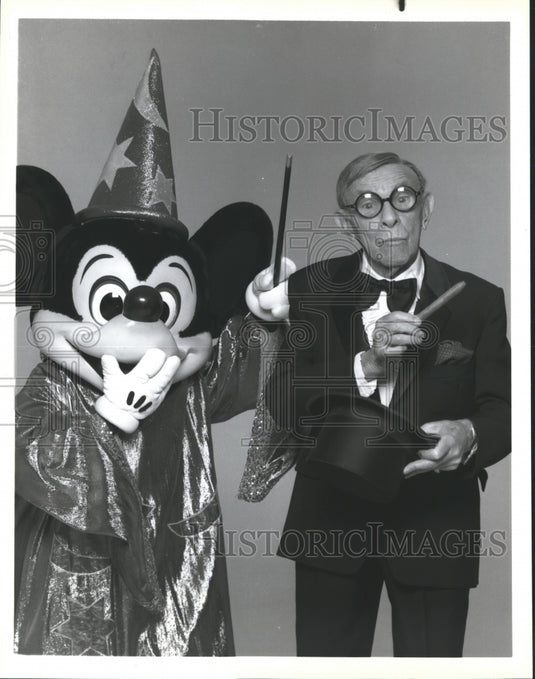 1988 Press Photo George Burns, Mickey in "Disney's Magic in the Magic Kingdom"
