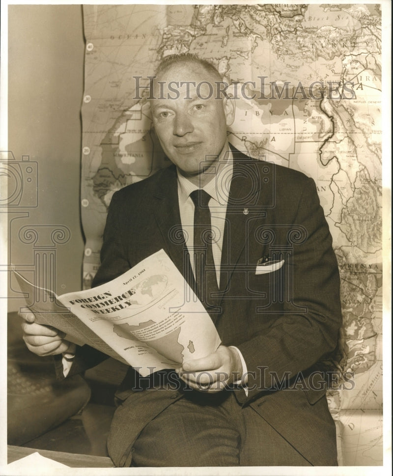 Load image into Gallery viewer, 1961 Press Photo Bernard Blankenheimer, U.S. Dept. of Commerce economist
