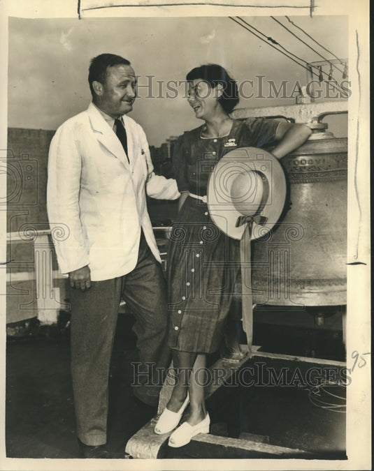 1940 Press Photo Cal Carmer, Author, With Wife Aboard Steamer "Gordon Greene"