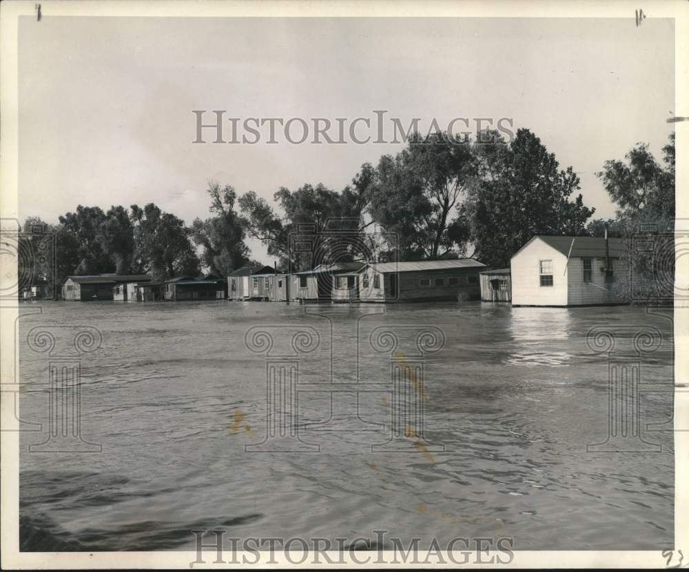 1944 Press Photo Houses flooded along the batture behind the levee - nox08835- Historic Images