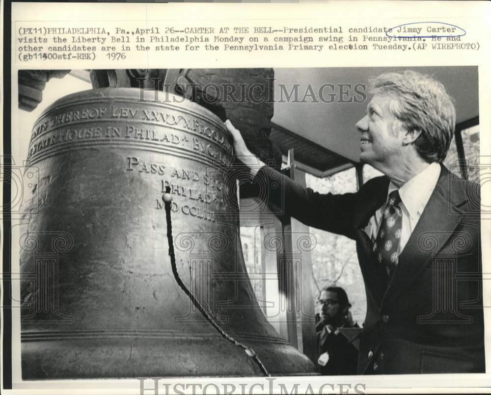 1976 Press Photo Presidential candidate Jimmy carter visits the Liberty Bell- Historic Images