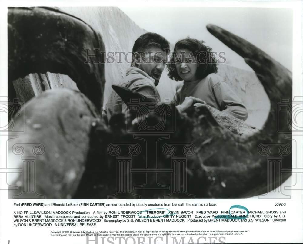 1990 Press Photo Fred Ward &amp; Finn Carter in &quot;Tremors&quot; - nox09008- Historic Images