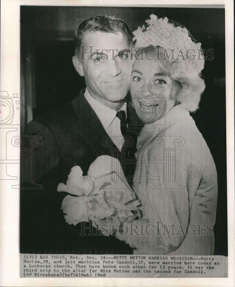 1960 Press Photo Betty Hutton weds Pete Candoli at Lutheran Church in Las Vegas- Historic Images