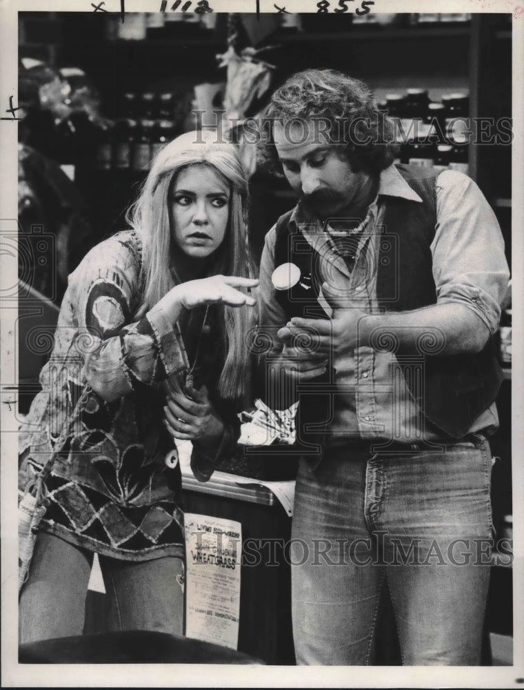 Load image into Gallery viewer, 1980 Press Photo Actor Bruce Baum on the Stockhard Channing Show with Stockhard
