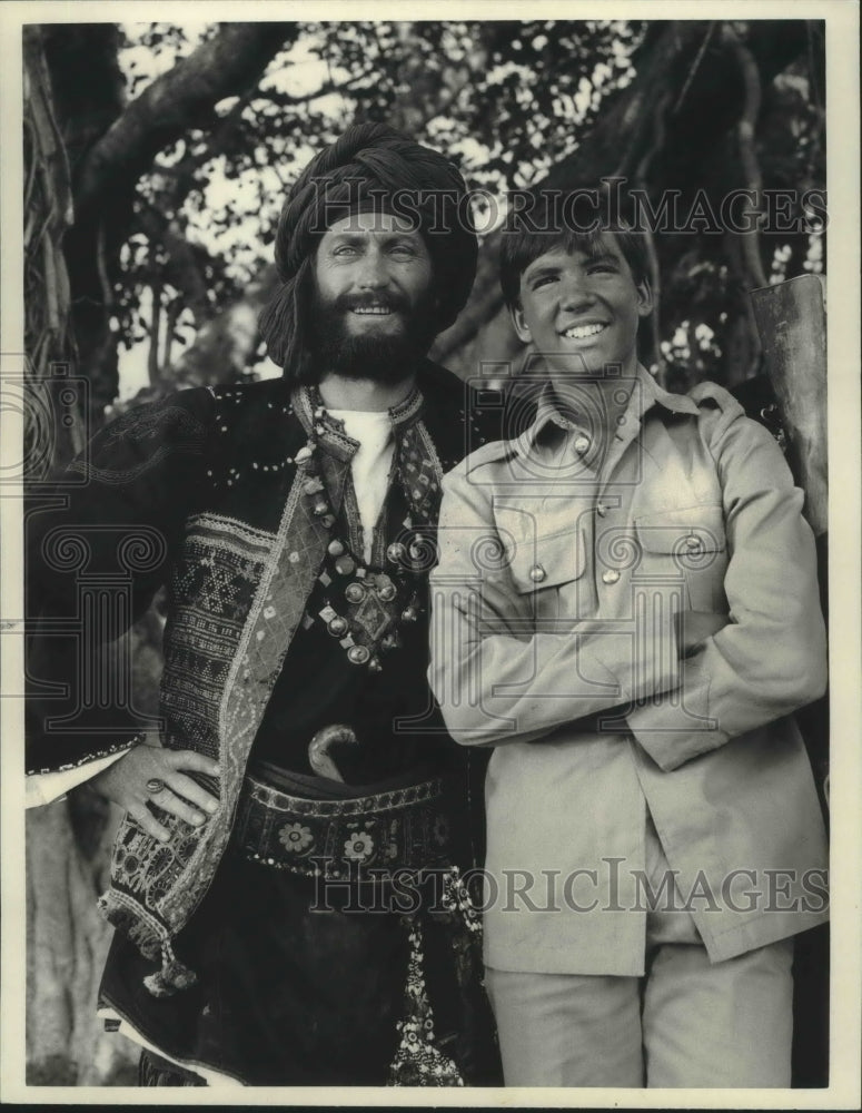 1984 Press Photo Bryan Brown and Ravi Sheth in "Kim" - nox10449