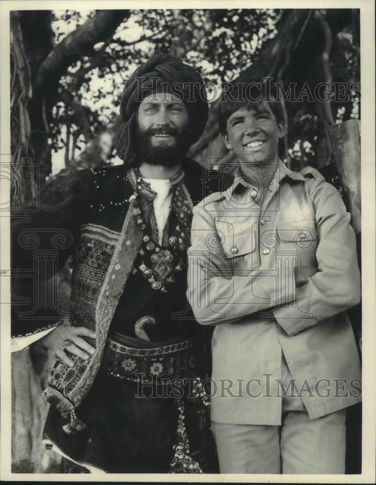 1984 Press Photo Bryan Brown and Ravi Sheth in "Kim" - nox10449
