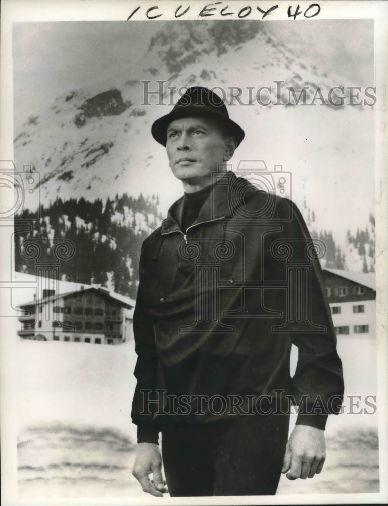 Load image into Gallery viewer, 1974 Press Photo Yul Brynner, "The Double Man" - nox10464
