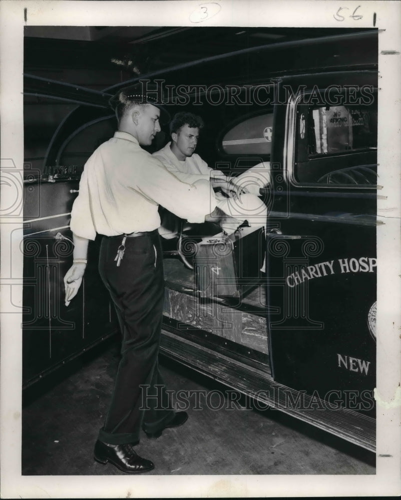 1949 Press Photo Ambulance Crew - Dr. H. Flood Garrett, Driver Alton Tillis