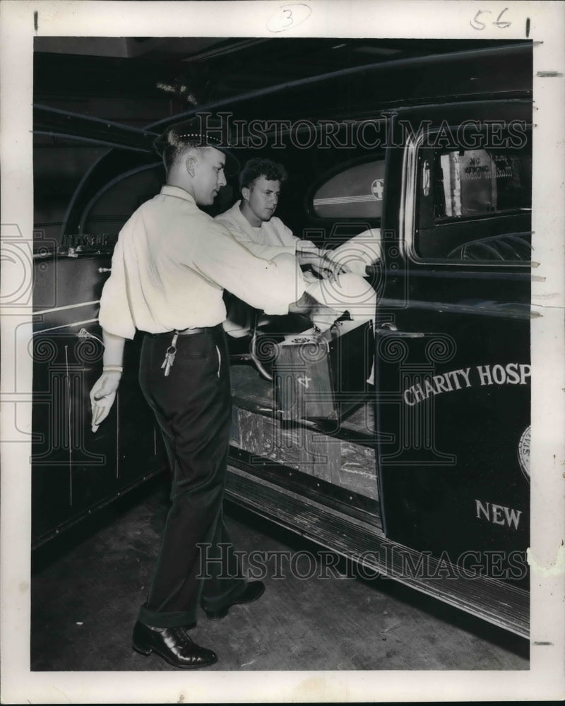 Load image into Gallery viewer, 1949 Press Photo Ambulance Crew - Dr. H. Flood Garrett, Driver Alton Tillis
