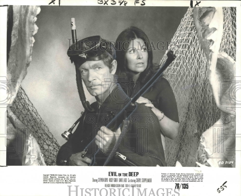 1976 Press Photo &quot;Evil in the Deep&quot; - Stephen Boyd and Wendy Douglas, Stars- Historic Images