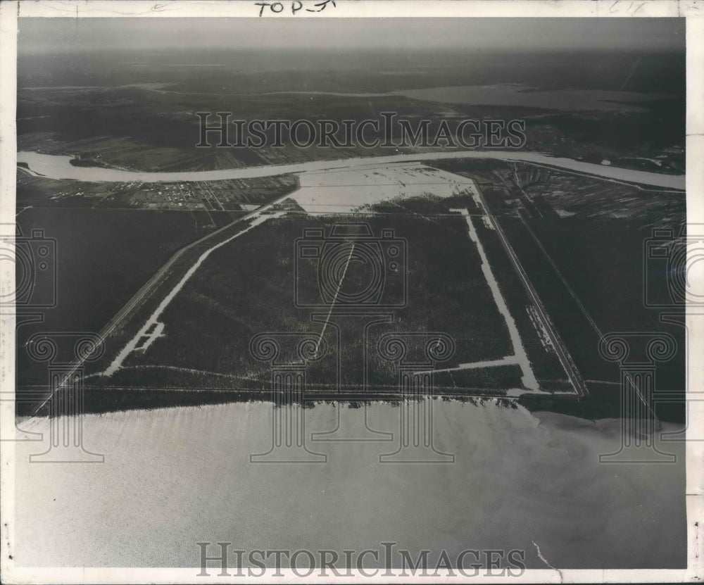1950 Press Photo New Orleans - Bonnet Carre Spillway Spills Mississippi River