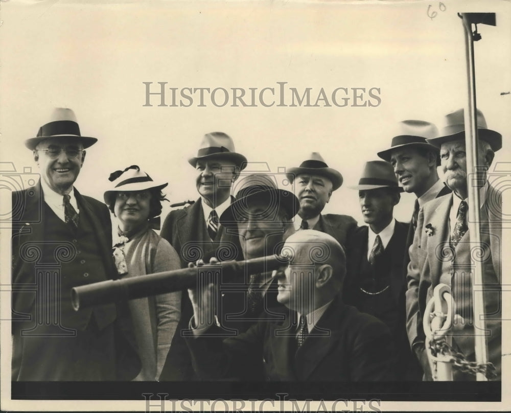 1937 Press Photo Dock and Levee Board officials on Dock board's yacht, Louisiana