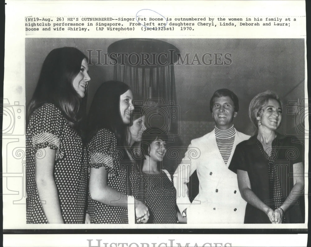 1970 Press Photo Singer Pat Boone with Family at Nightclub in Singapore