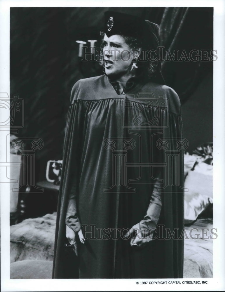 1987 Press Photo Judy Parfitt as Queen Lillian in &quot;The Charmings&quot; - nox11627- Historic Images